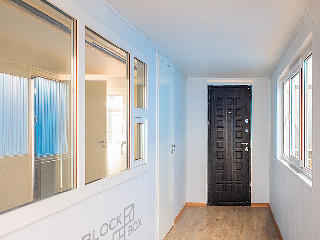 Большой контрольно-пропускной пункт с двумя проходными